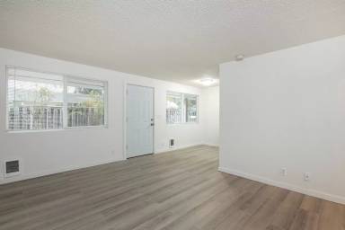 Main picture of 414 5th St NE