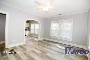 Main picture of 211 Merrick St
