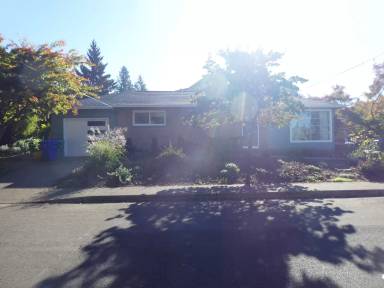 Main picture of 2304 NE Emerson St