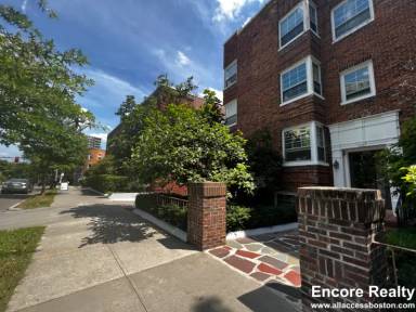 Main picture of 1555 Beacon St