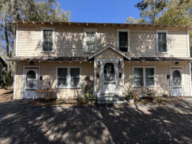 Main picture of 824 E University Ave