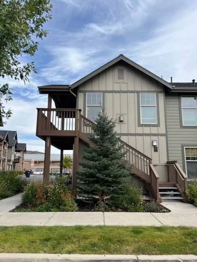 Main picture of 1734 Redstone Ave