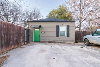 Main picture of 3374 S 11th St