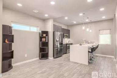 Main picture of 2727 E Thomas Rd