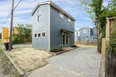 Main picture of 2208 Burton St