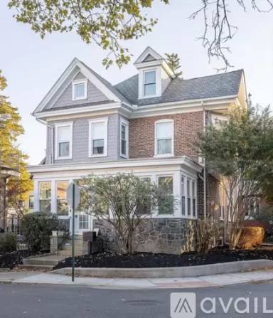 Main picture of 522 W 20th St