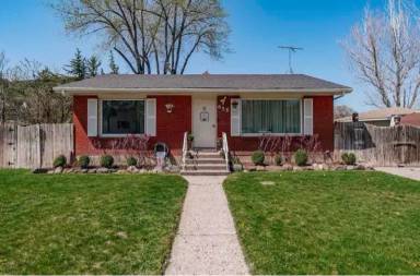 Main picture of 655 Cree Ave