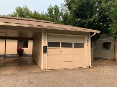 Main picture of 211 S Bruce Ln