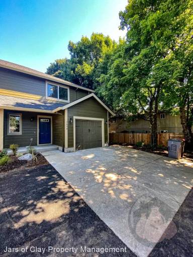 Main picture of 316 NW Willamina Dr