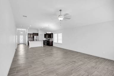 Main picture of 1041 Summer House St