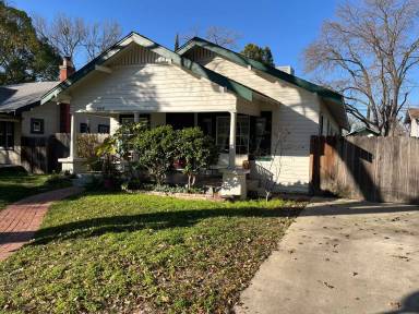 Main picture of 309 Hackberry Ave