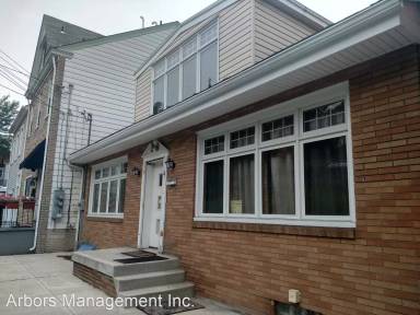 Main picture of 81 Pius St