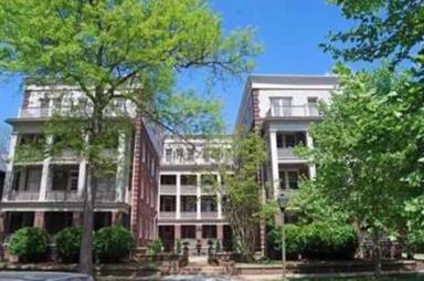 Main picture of 230 E 40th St