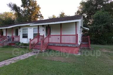 Main picture of 3145B Redbud Ln