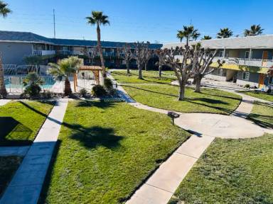 Main picture of 18125 Bellflower St