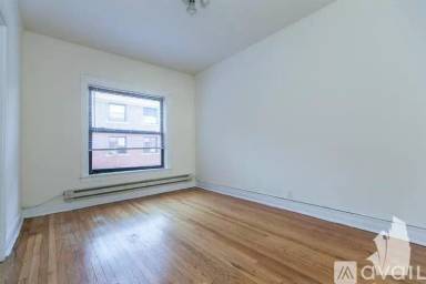 Main picture of 813 W Waveland Ave