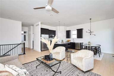 Main picture of 454 S 91st St