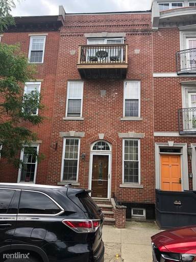 Main picture of 2144 Christian St