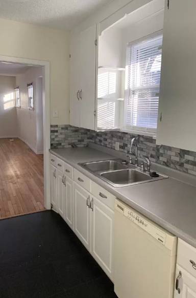 Main picture of 4716 Liberty St