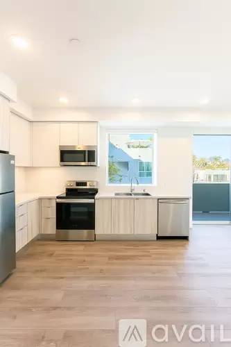 Main picture of 6535 Melrose Ave