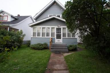 Main picture of 415 S 70th Ave W