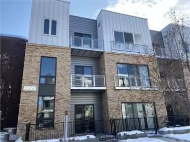 Main picture of 2550 Lawrence St