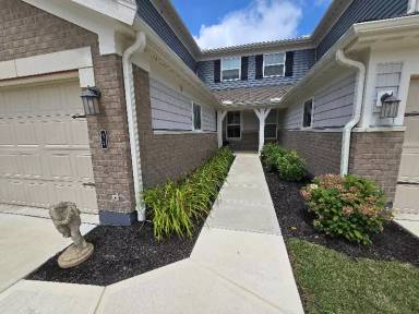Main picture of 32 Pebble Brook Pl