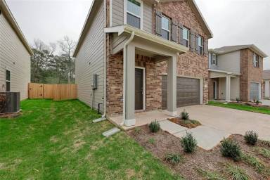 Main picture of 653 Amesbury Rd