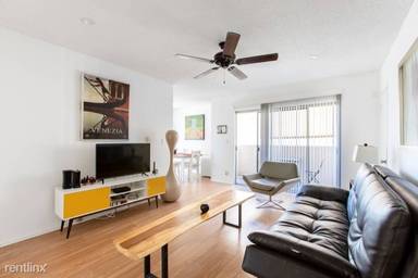 Main picture of 5943 Carlton Way