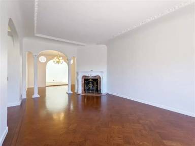 Main picture of 1550 Beach St