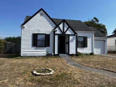 Main picture of 2447 Pine St