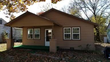Main picture of 817 W 7th St