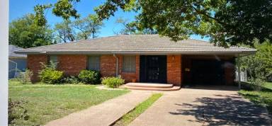 Main picture of 2106 Parker St