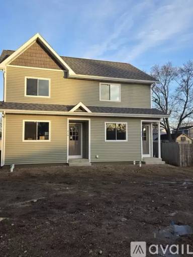 Main picture of 412 N Riverside Blvd