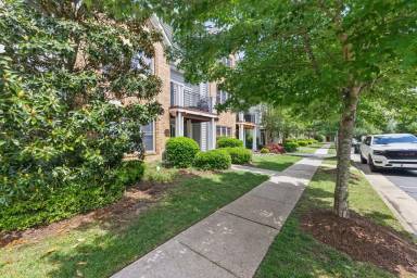 Main picture of 985 Hollymeade Cir