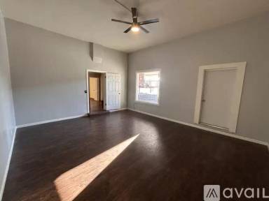 Main picture of 216 E Main St