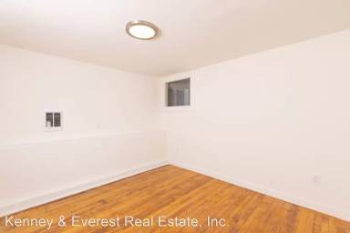 Main picture of 693 2nd Ave