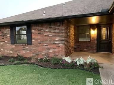 Main picture of 2305 E Hills Dr