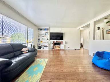 Main picture of 27 Chicago Way