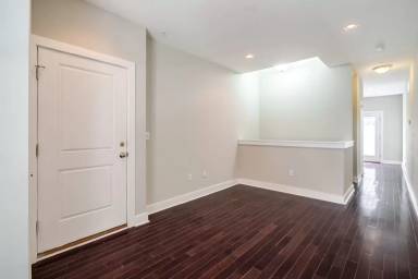 Main picture of 2619 Christian St