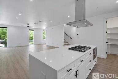 Main picture of 1139 N Madison Ave
