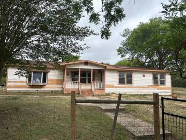 Main picture of 21787 US Highway 281 S