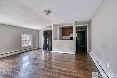 Main picture of 218 W Monument St