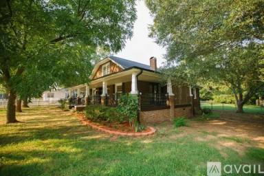 Main picture of 2509 S Main St
