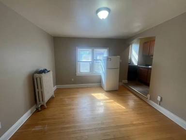 Main picture of 586 7th St W