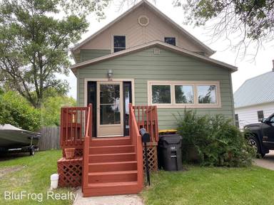 Main picture of 214 3rd Ave SW