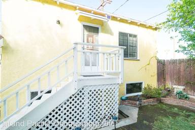 Main picture of 3216 Oak Ave