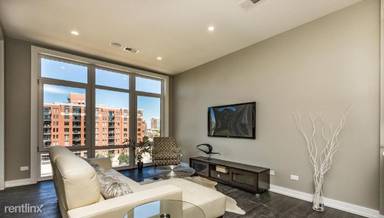 Main picture of 3226 N Clark St
