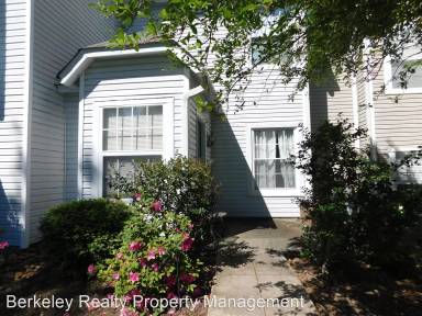 Main picture of 105 Stratford Dr