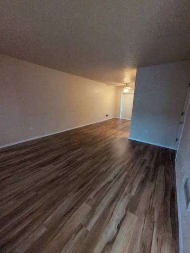 Main picture of 320 SE Hankel St